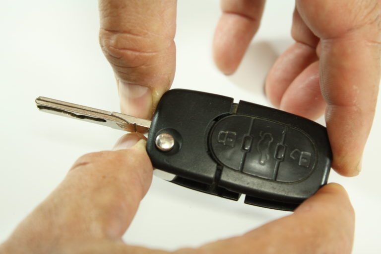 Audi VW key fob battery replacement — Step 5 (B5, B6)