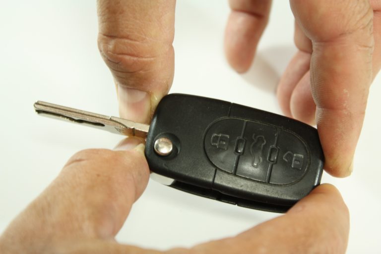 Audi VW key fob battery replacement — Step 5 (B5, B6)
