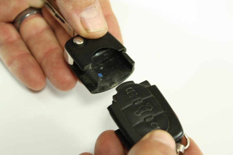 Audi VW key fob battery replacement — Step 5 (B5, B6)
