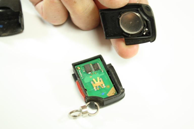 Audi VW key fob battery replacement — Step 3 (B5, B6)
